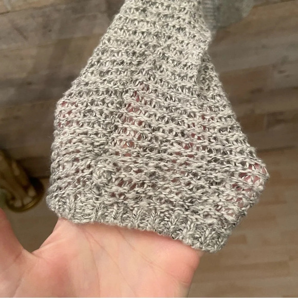 💥5/$25 Holister women’s grey & white oversized sweater in size x-small/small - Picture 6 of 10